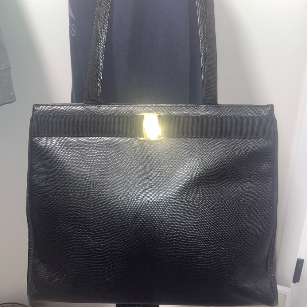 Salvatore Ferragamo Vala Shoulder Bag - Picture 3 of 12